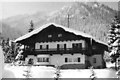 TQT1586 : Eingeschneites Haus (Snowed-up house in Neuhaus) von Dr Georg Loessl