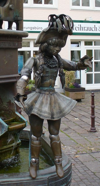 Neuerburg - Brunnenfigur (Figure on a Fountain)