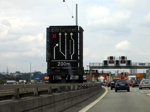 A7/E45 Elbtunnel approach from the south