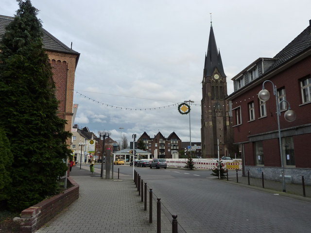 MG - Giesenkirchen. Konstantinstraße und Marktplatz.