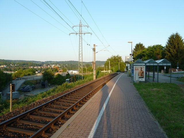 Haltestelle Berghausen-Hummelberg der Kraichgaubahn Karlsruhe - Heilbronn