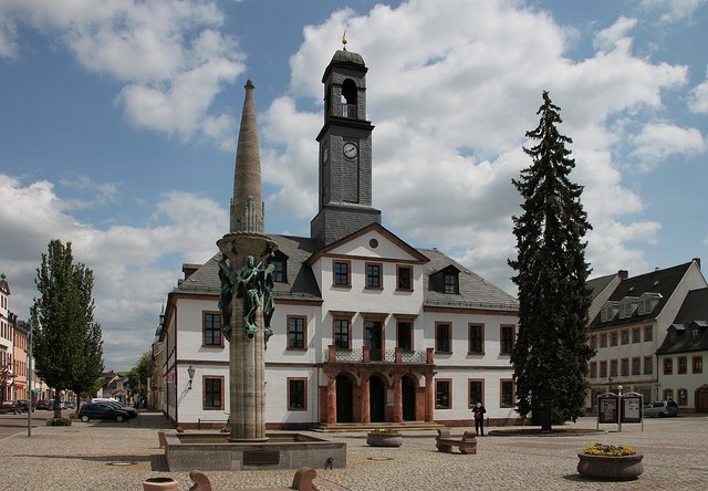 Rochlitz: Blick auf das Rathaus und den Marktbrunnen