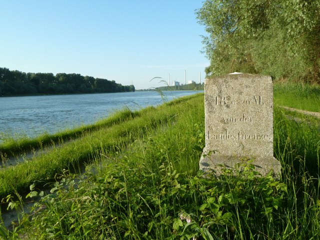 Myriameterstein XIX am Rheinufer bei Rappenwört
