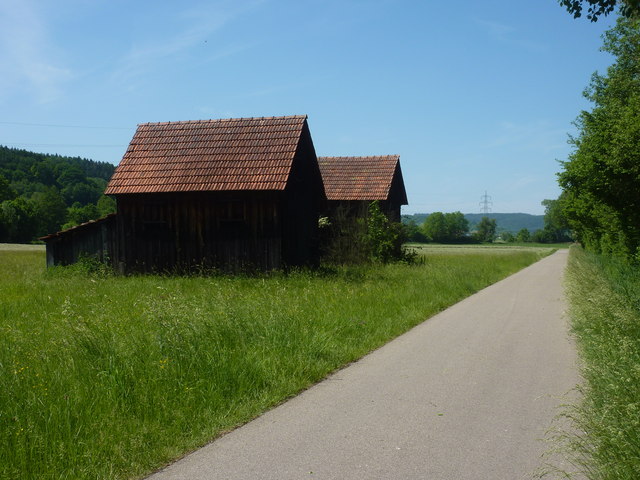 Weg durch die Wiesen nordwestlich von Miedelsbach