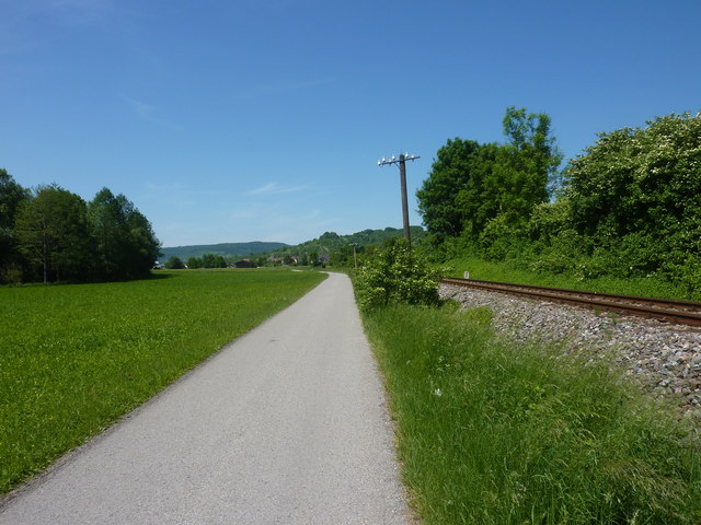 Weg zwischen Wieslauf und Bahngleis von Miedelsbach nach Michelau