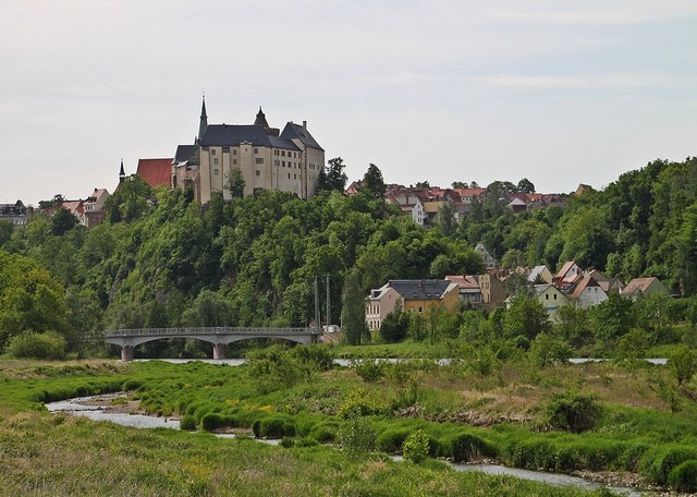 Leisnig: Blick vom Tal der Freiberger Mulde zur Burg Mildenstein