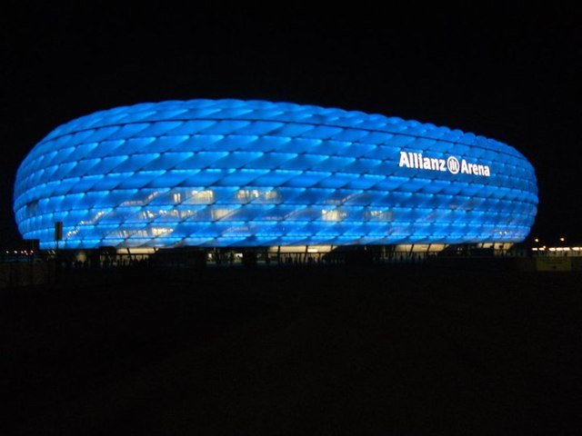 Allianzarena München bei Nacht
