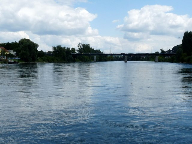 Kelheim: Die Donau an der Maximiliansbrücke