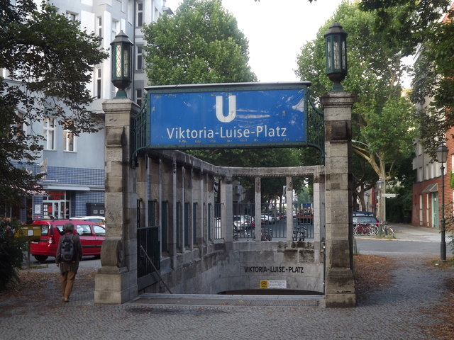 Viktoria-Luise-Platz (Viktoria-Luise Square)