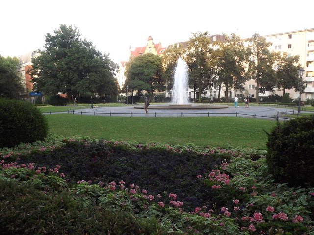 Viktoria-Luise-Platz - Gartenanlage (Gardens in Viktoria-Luise Square)
