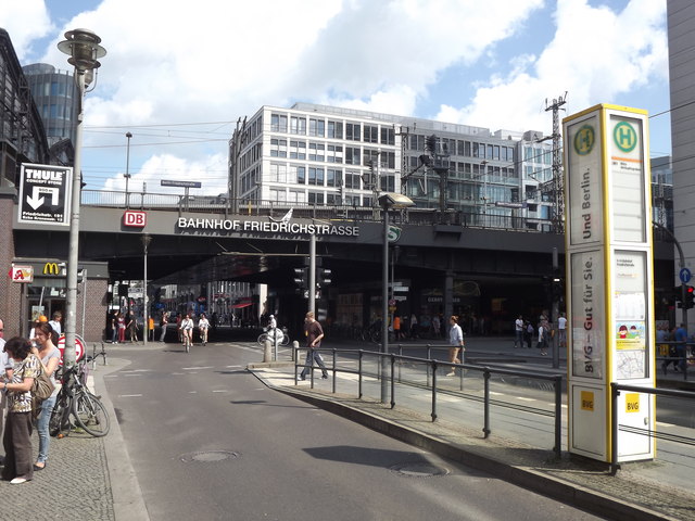 Bahnhof Friedrichstrasse - Eisenbahnbruecke (Friedrichstrasse Station - Railway Bridge)