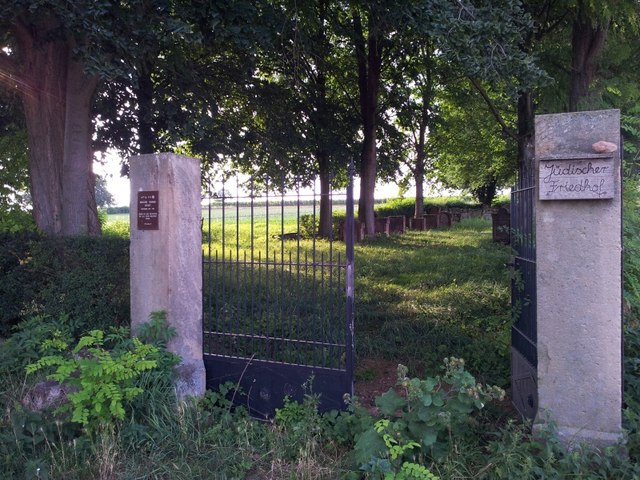 Eingang des jüdischen Friedhofs Lustadt