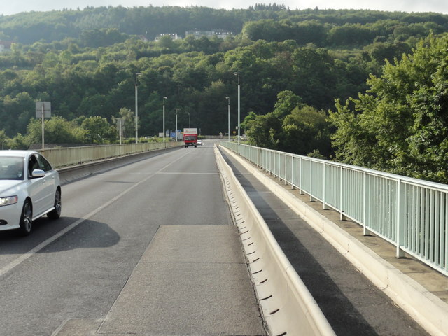 Moselbrücke bei Grevenmacher (Bridge over the river Mosel near Grevenmacher)