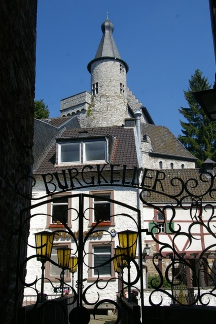 Eingang zum Burgkeller (Entrance to the "Castle Cellar")