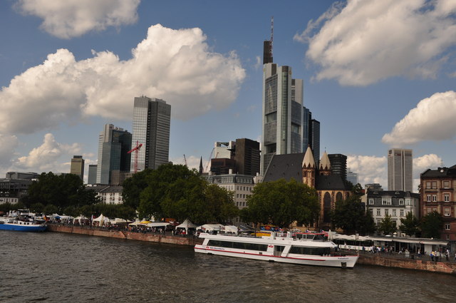 Frankfurt am Main : The River Main & Skyline