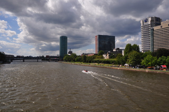Frankfurt am Main : The River Main