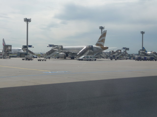 Frankfurt Airport : Tarmac & Aircraft