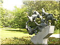 UUU9616 : Alt-Treptow - Zwergen Skulptur (Dwarves Sculpture) von Colin Smith