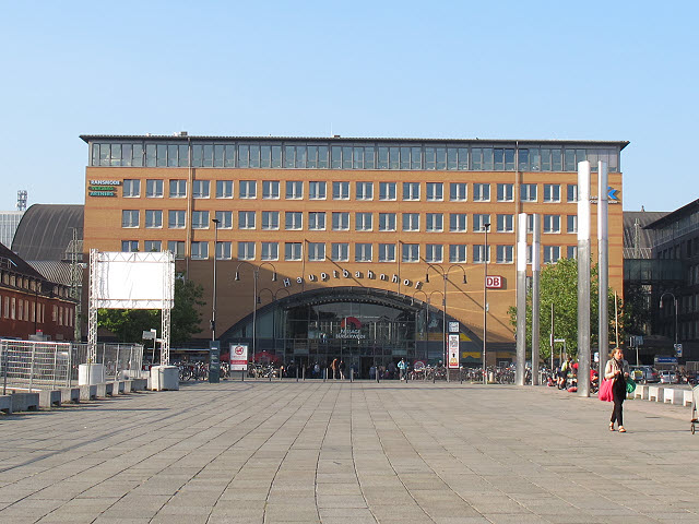 Bremen Hauptbahnhof, ostliche Zugang (Bremen central station, eastern approach)