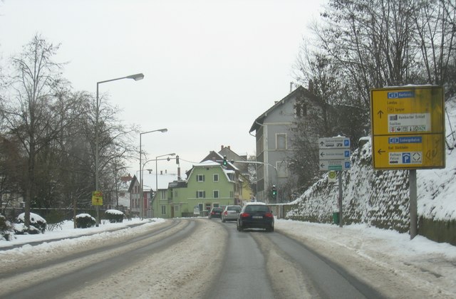 Talstraße westlich von Neustadt an der Weinstraße