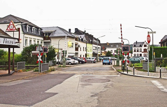Trier (Zewen) - Der Bahnübergang in Kantstraße