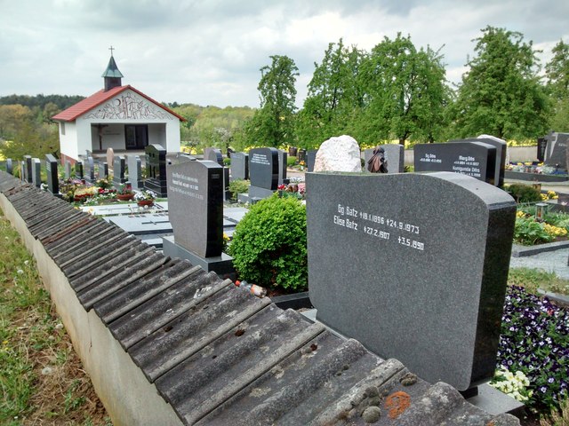 Der Friedhof außerhalb von Mittelehrenbach