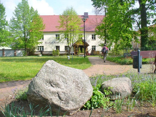 Gröben - Dorfanger mit Findlingen (Erratic Blocks on the Village Green)