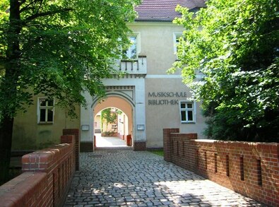 UVT5713 : Spremberg, Zugang zum Schlosshof by Lausitz-Fan