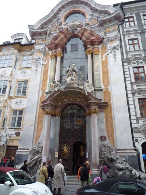 München - Eingang der Asamkirche