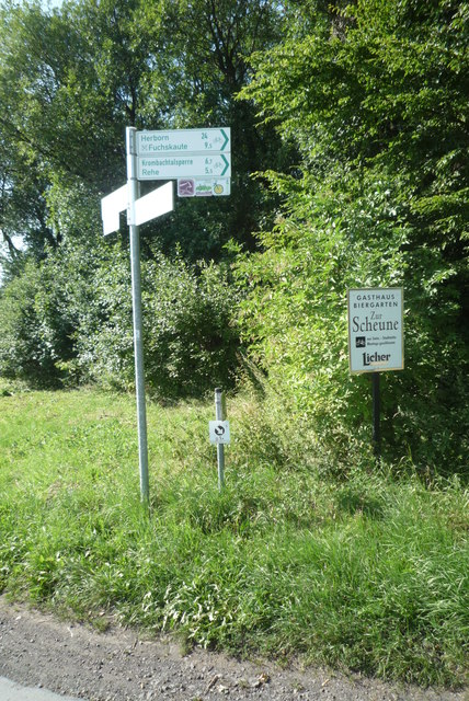 Hinweisschilder zu den Radwegen bei Rennerod