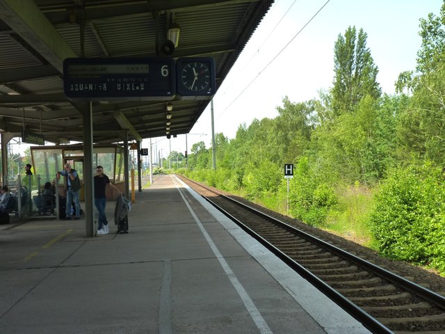 Flughafen Bahnsteig (Airport railway platform)