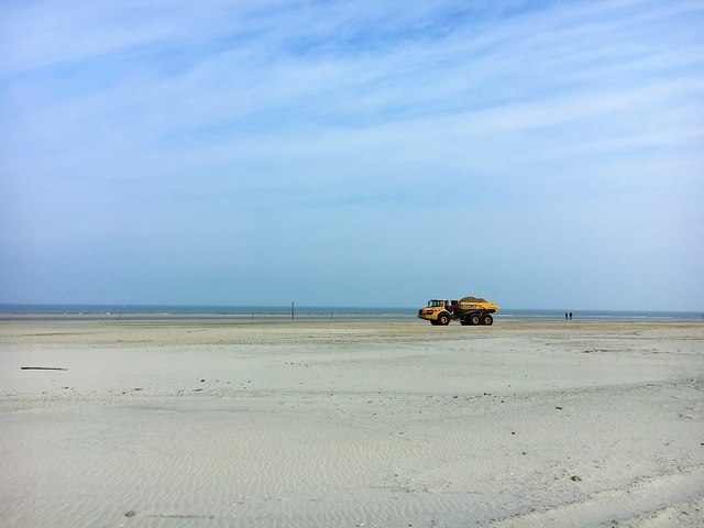 Wangerooge - Abtransport des angespülten Strandes