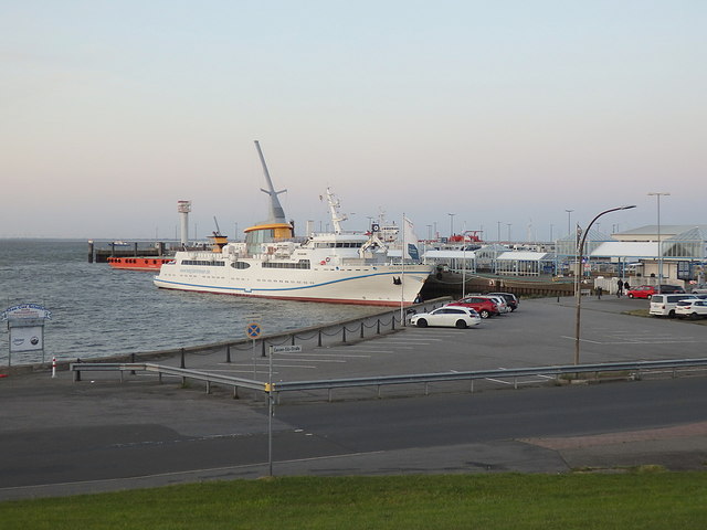 Fährhafen und Helgolandschiff, Cuxhaven (Ferry basin and Helgoland boat, Cuxhaven)