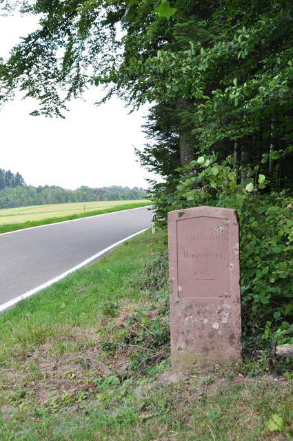 Hönweiler: Grenzstein an der K 4746