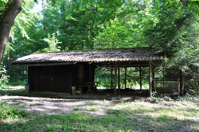 Berghausen: Hütte im Waldgebiet "Roter Busch"