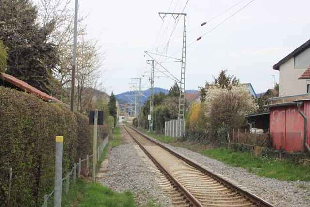 Höllentalbahn in Kirchzarten, Richtung Bahnhof (Hoellental railway in Kirchzarten towards the station)