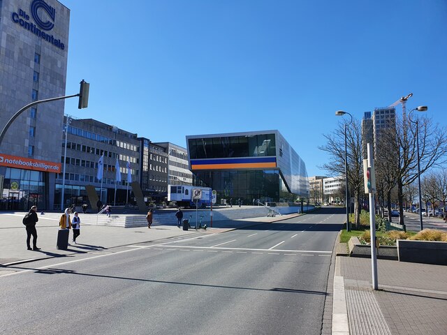 Dortmund Königswall mit Deutschem Fußballmuseum im Hintergrund