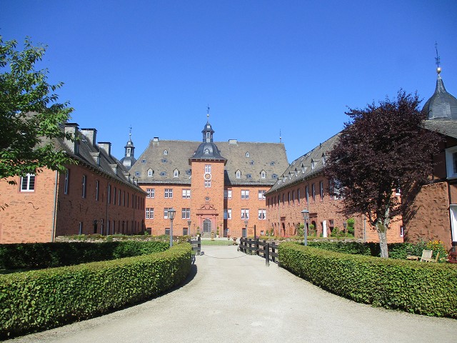 Oberhundem, Schloss Adolfsburg
